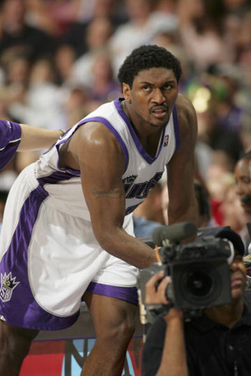 拉美媒体：拜仁、曼联、马竞追逐厄瓜多尔17岁中场卡斯蒂略（拉美媒体报道：拜仁、曼联与马竞竞相争夺厄瓜多尔17岁中场卡斯蒂略）