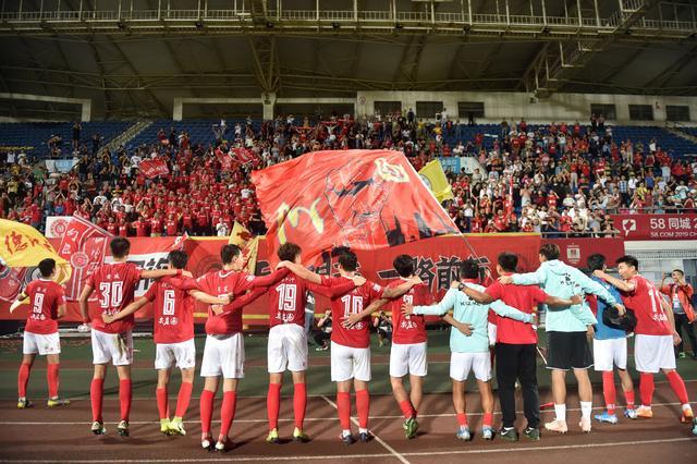 贝西洛维奇下课：同曦队遭遇连续困境（贝西洛维奇离任：同曦队连陷困局）