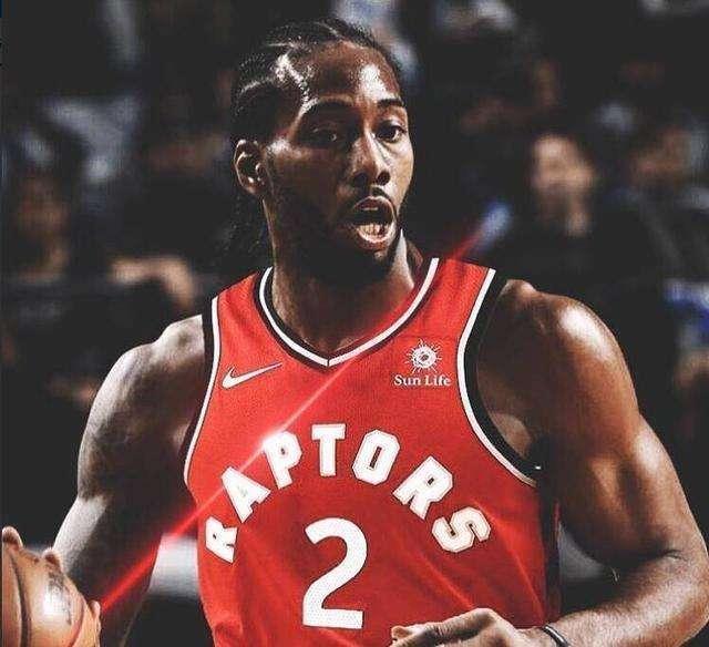 滑手扮关公成都街头玩滑板（关公装扮滑手现身成都街头滑板）