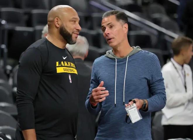 半场战报：那不勒斯1-0尤文，霍伊伦7分钟闪击，内雷斯助攻（半场快讯：那不勒斯1-0领先尤文，霍伊伦7分钟建功，内雷斯献助攻）