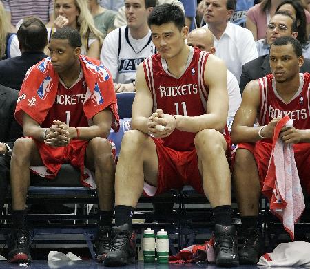 队内得分最高！沃克半场12中5，独得15分3篮板1助攻（半场队内得分王！沃克12投5中砍下15分3篮板1助攻）