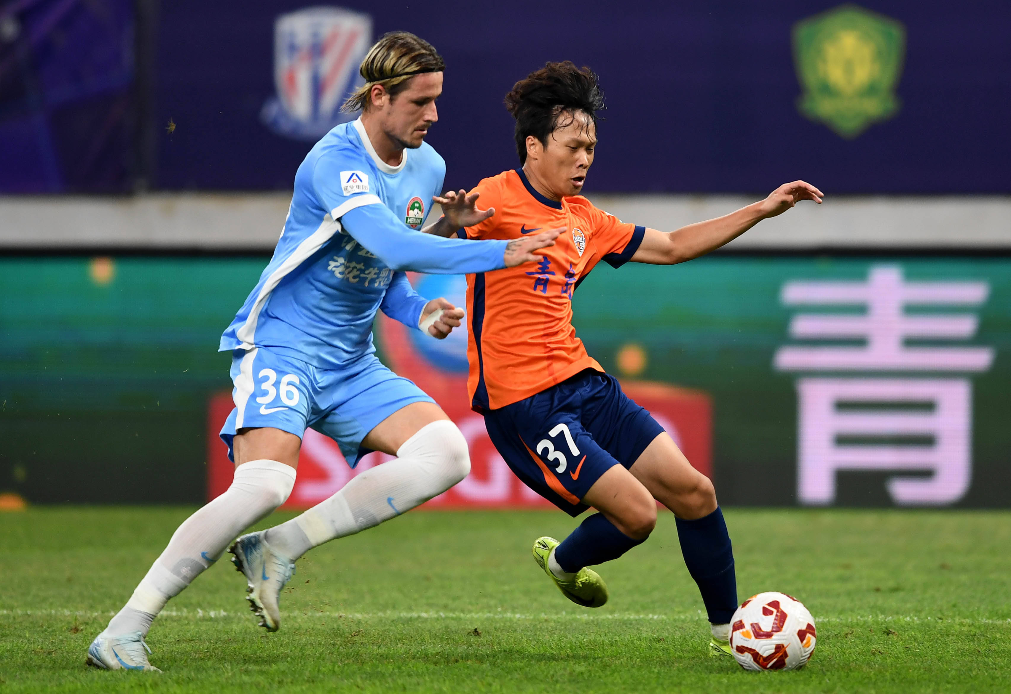 张琳芃第11次赢得中超冠军，超越郑智成国内联赛历史第一人！（张琳芃加冕中超第11冠，超越郑智成国内联赛历史第一人）