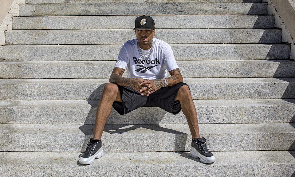 惊天逆转！阿森纳遭维拉绝杀 英超三强争霸白热化（爆冷大逆转！维拉补时绝杀阿森纳，英超三强争霸愈演愈烈）