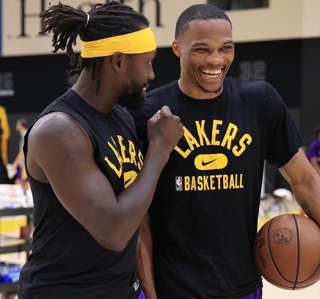 媒体：因揭露足协造假丑闻，马来西亚记者遇袭引发社会恐慌（据报道，马来西亚记者揭露足协造假后遭袭，社会恐慌升温）