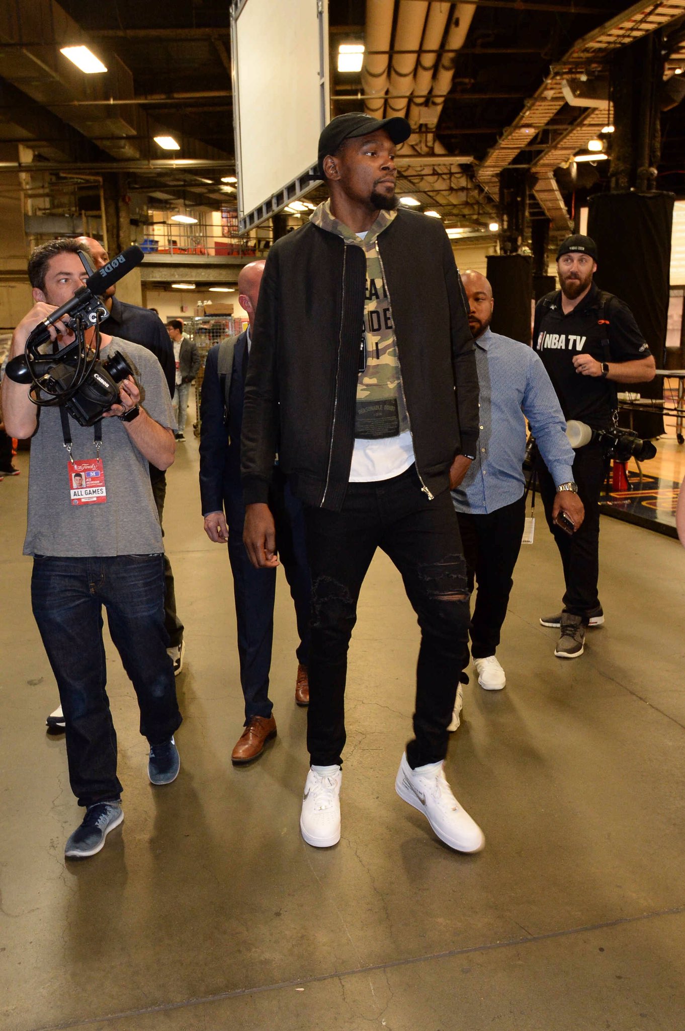 记者：热刺不会在冬窗召回武什科维奇，球员将留在汉堡（记者：热刺冬窗不召回武什科维奇，球员将继续效力汉堡）