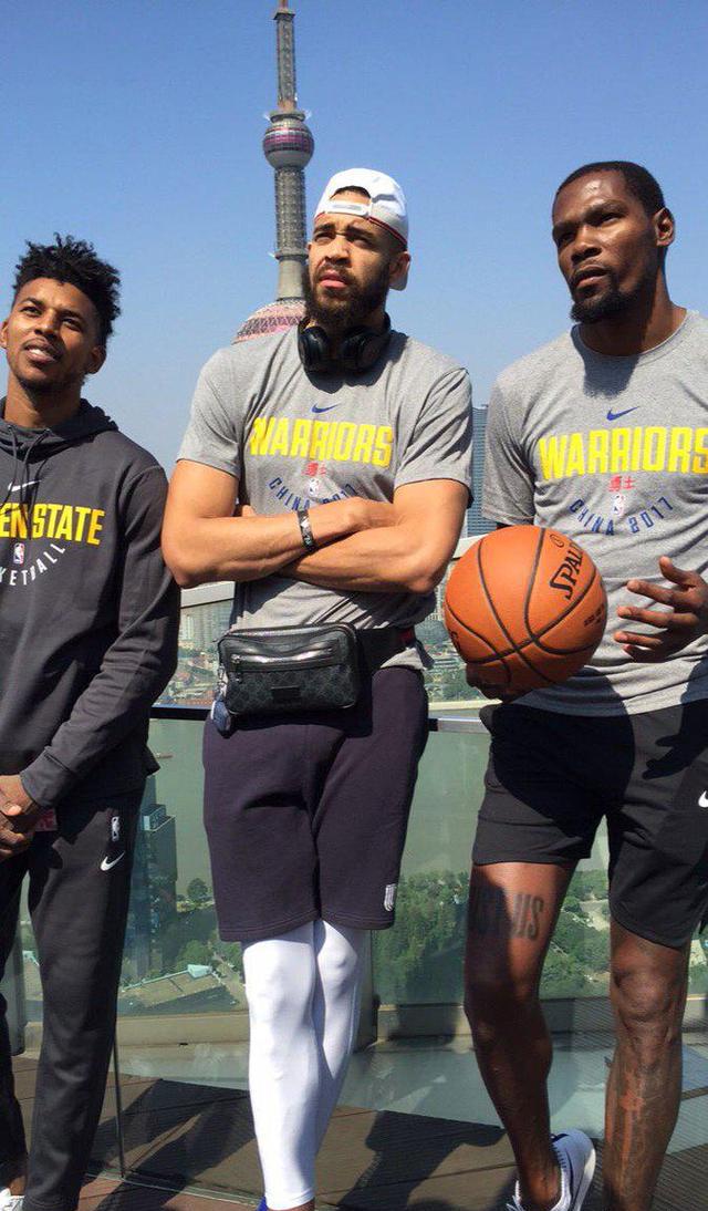 巴萨梅西进球助球队领先皇家社会（梅西破门，巴萨领先皇家社会）