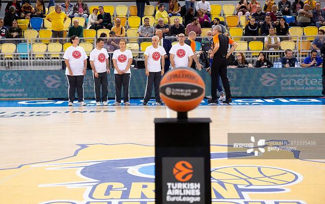 辽宁男篮CBA杯赛遭江苏大爆冷引热议！球迷不满外援刷爆官媒评论区（CBA杯赛冷门：辽宁男篮不敌江苏惹热议，球迷不满外援涌入官媒评论区）