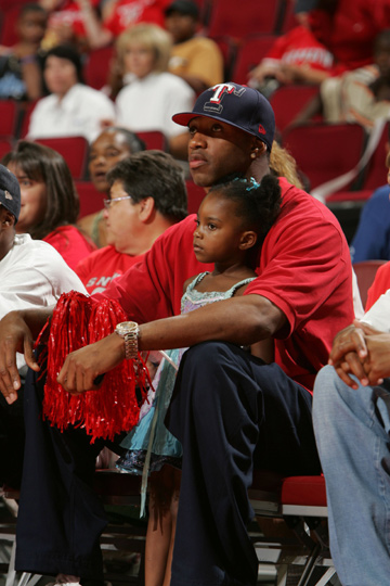 巴黎三人组联手轰进五球（巴黎三叉戟合力攻入五球）