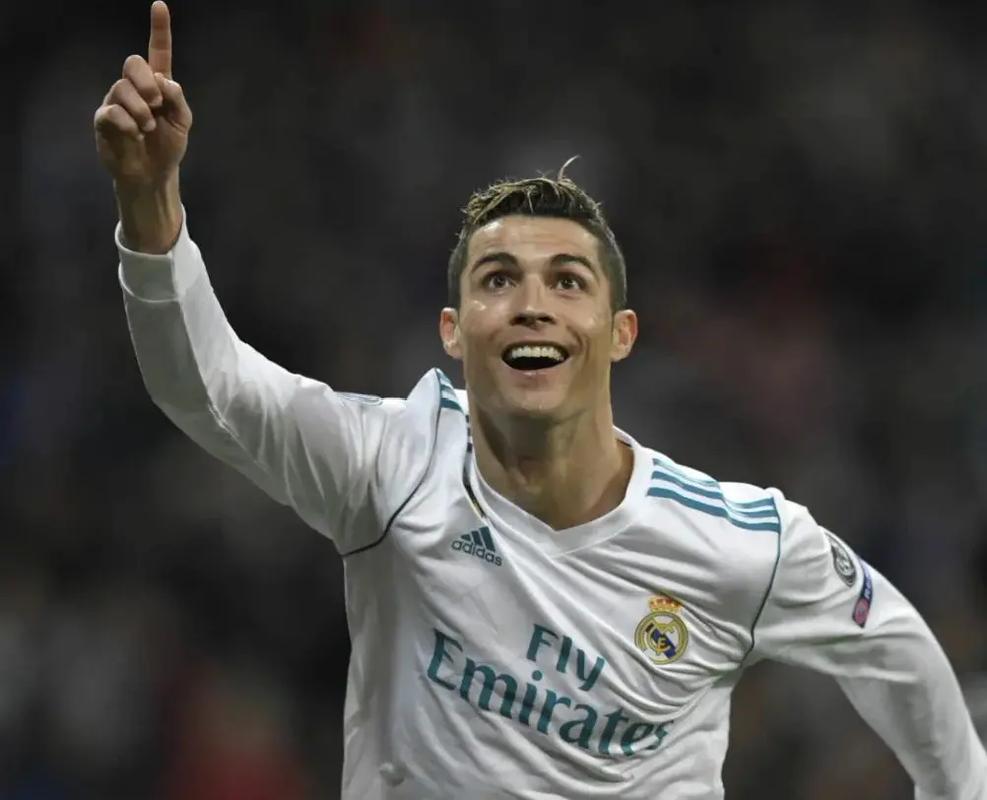 篮球勇士教练组进行临场换人调整收好效果（勇士教练组临场变阵换人，效果显著）