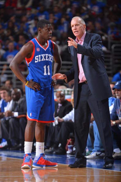 萨里：建议把VAR设备放的离替补席远一点，裁判需要冷静判断（萨里：应将VAR设备远离替补席，便于裁判冷静判罚）