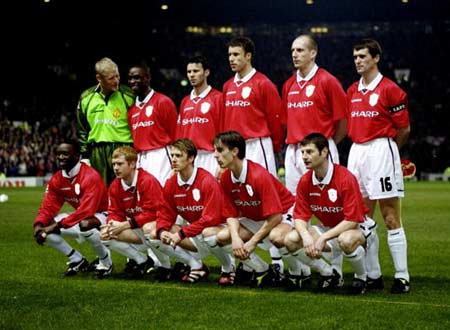 迈阿密跳舞庆祝夺冠，小贝兴奋舞动、梅西&德保罗有些局促（迈阿密夺冠后全队舞动庆典：小贝热情起舞，梅西与德保罗略显拘谨）