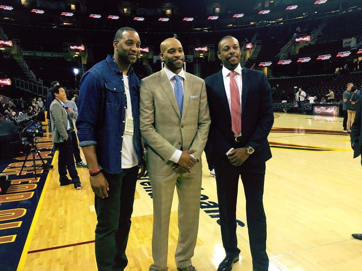 巴黎圣日耳曼姆巴佩梅开二度（巴黎圣日耳曼前锋姆巴佩两度建功）