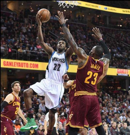 NBA战报：亚历山大33分6助，雷霆132-111大胜独行侠（雷霆132-111大胜独行侠，亚历山大砍下33分6助攻）