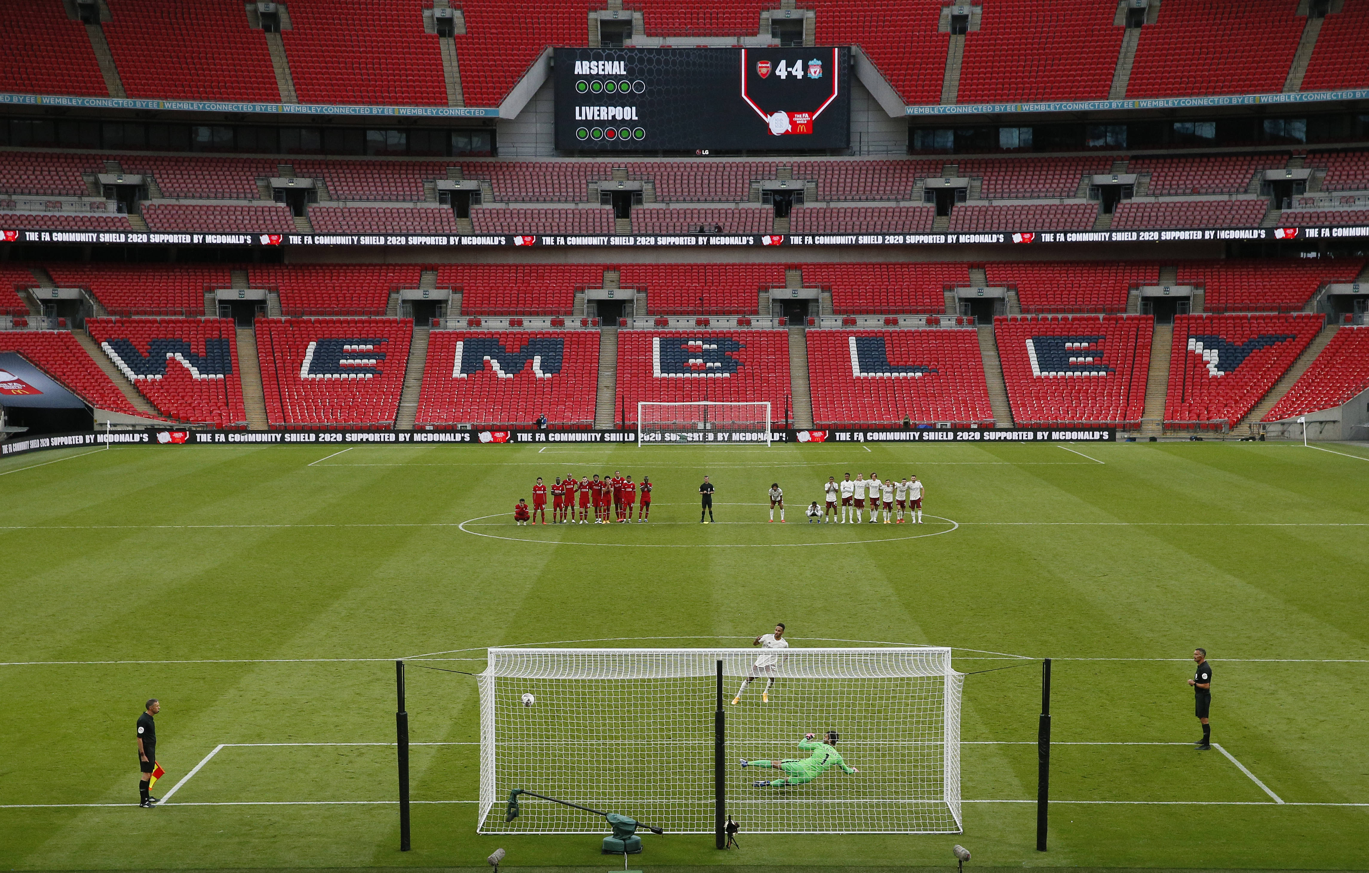 萨林杰压哨三分绝杀，首节爆发力惊人（萨林杰压哨三分致胜，首节火力全开）